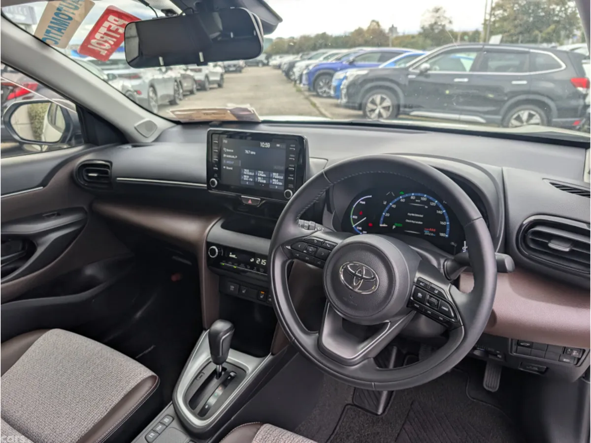 Toyota Yaris Cross Hatchback, Petrol Hybrid, 2022, White
