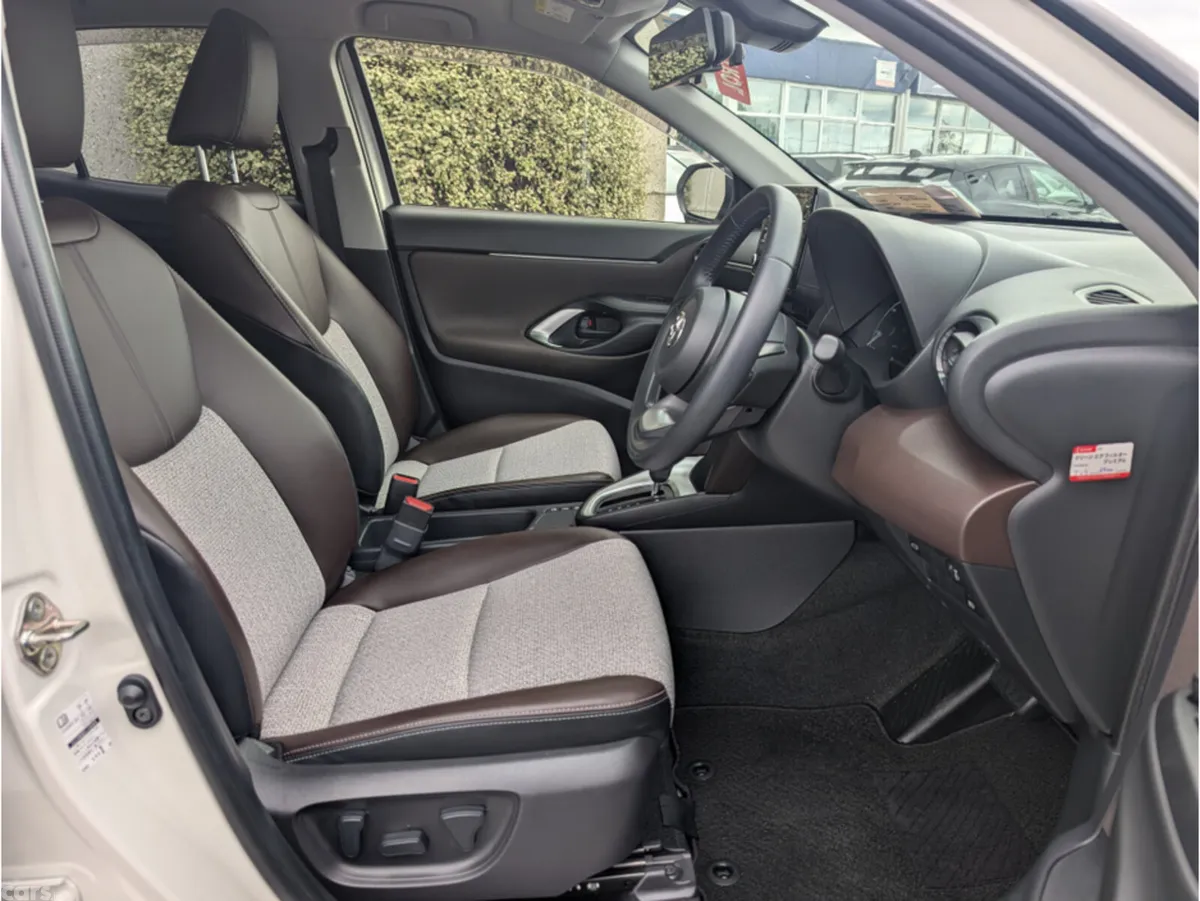 Toyota Yaris Cross Hatchback, Petrol Hybrid, 2022, White