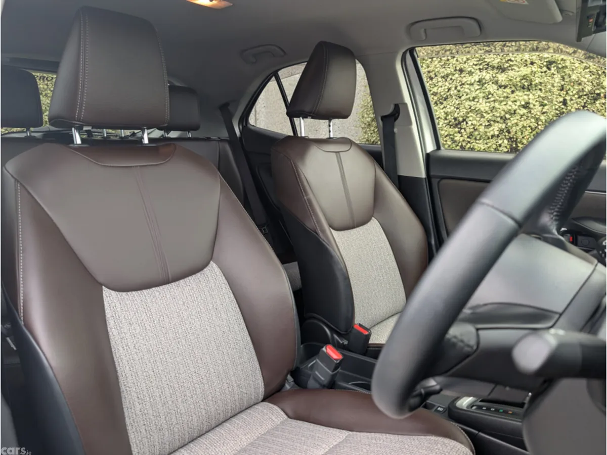 Toyota Yaris Cross Hatchback, Petrol Hybrid, 2022, White