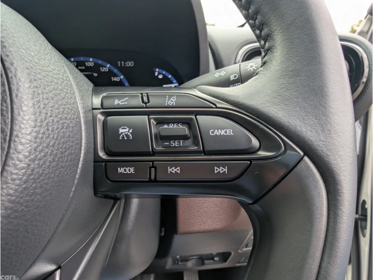 Toyota Yaris Cross Hatchback, Petrol Hybrid, 2022, White