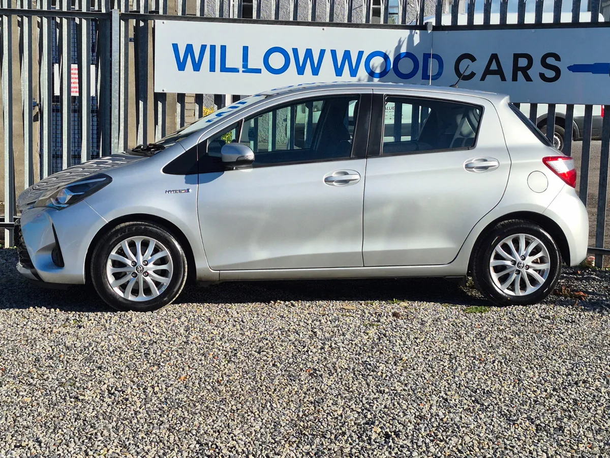 Toyota Yaris Hatchback, Petrol Hybrid, 2017, Grey