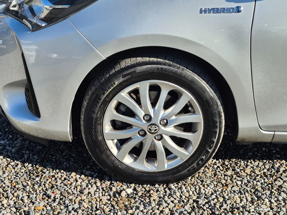 Toyota Yaris Hatchback, Petrol Hybrid, 2017, Grey