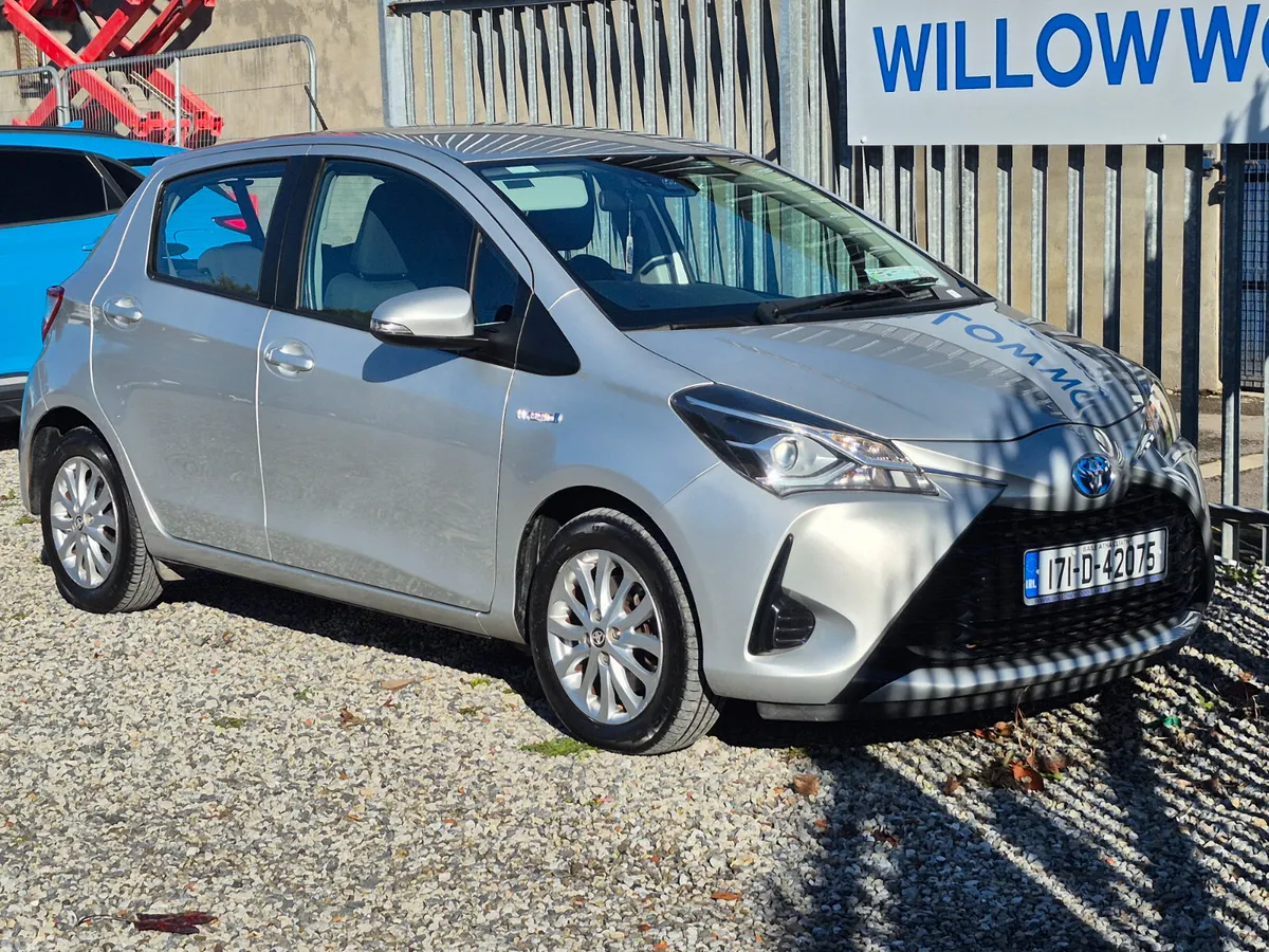 Toyota Yaris Hatchback, Petrol Hybrid, 2017, Grey