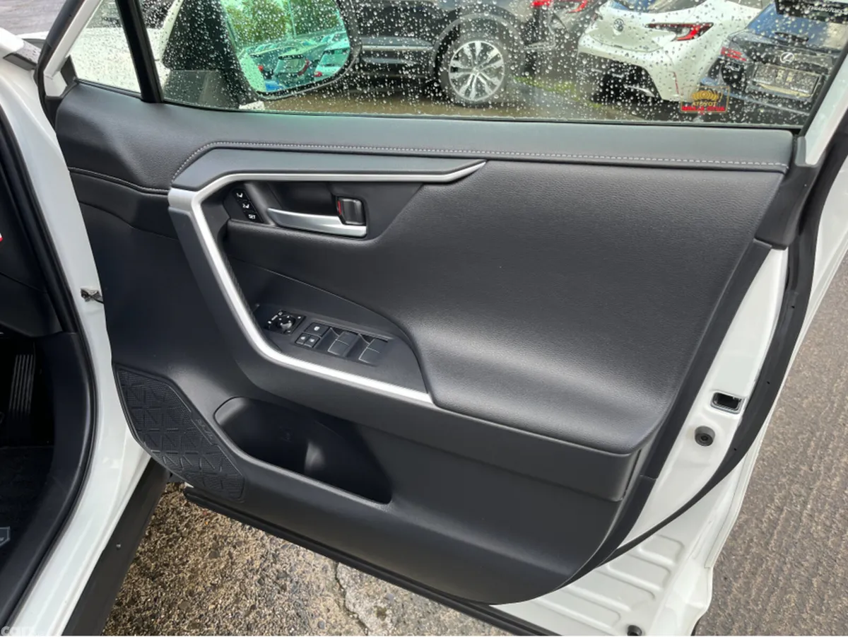 Toyota RAV4 SUV, Petrol Hybrid, 2019, White