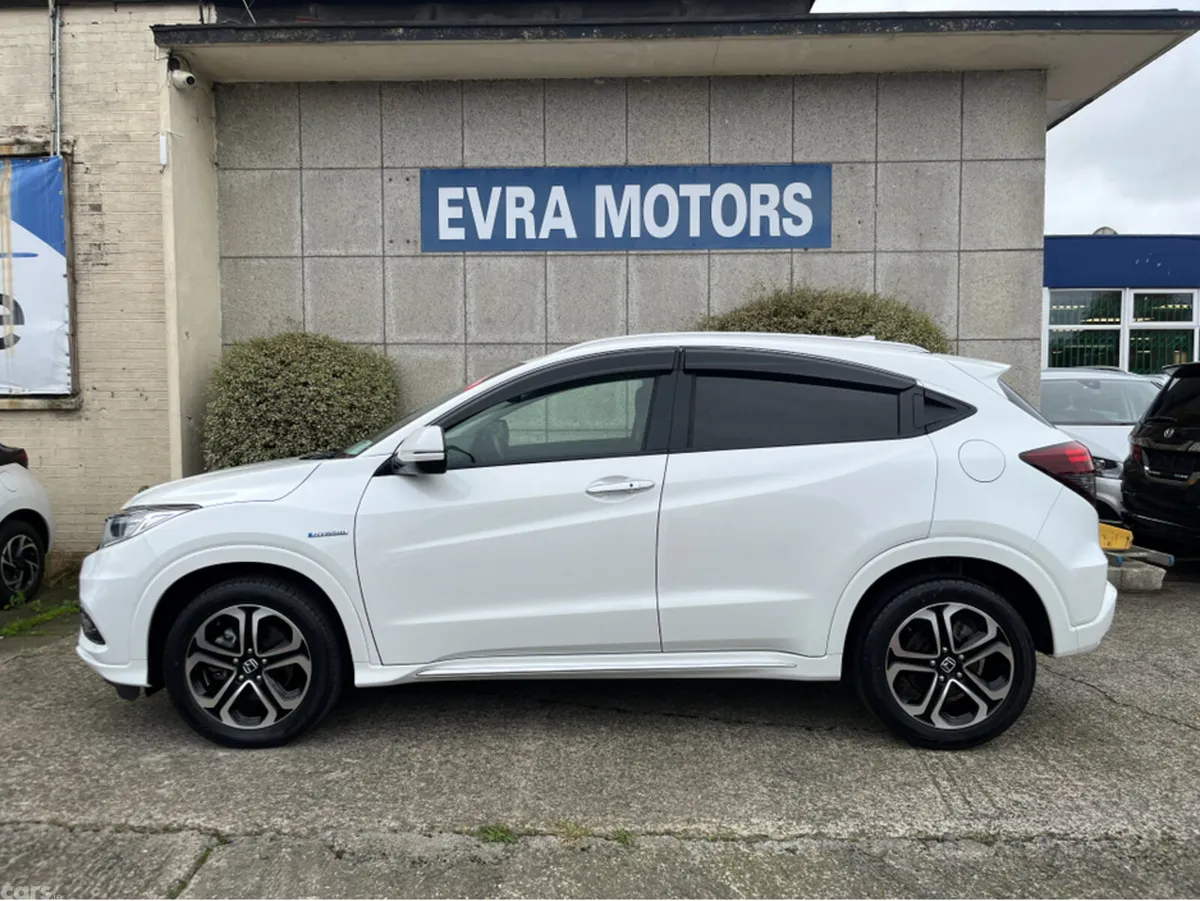 Honda Vezel SUV, Petrol Hybrid, 2021, White