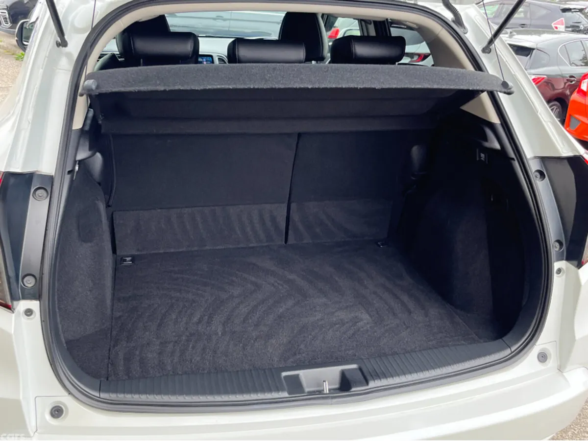 Honda Vezel SUV, Petrol Hybrid, 2021, White