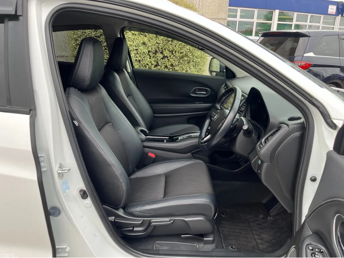 Honda Vezel SUV, Petrol Hybrid, 2021, White