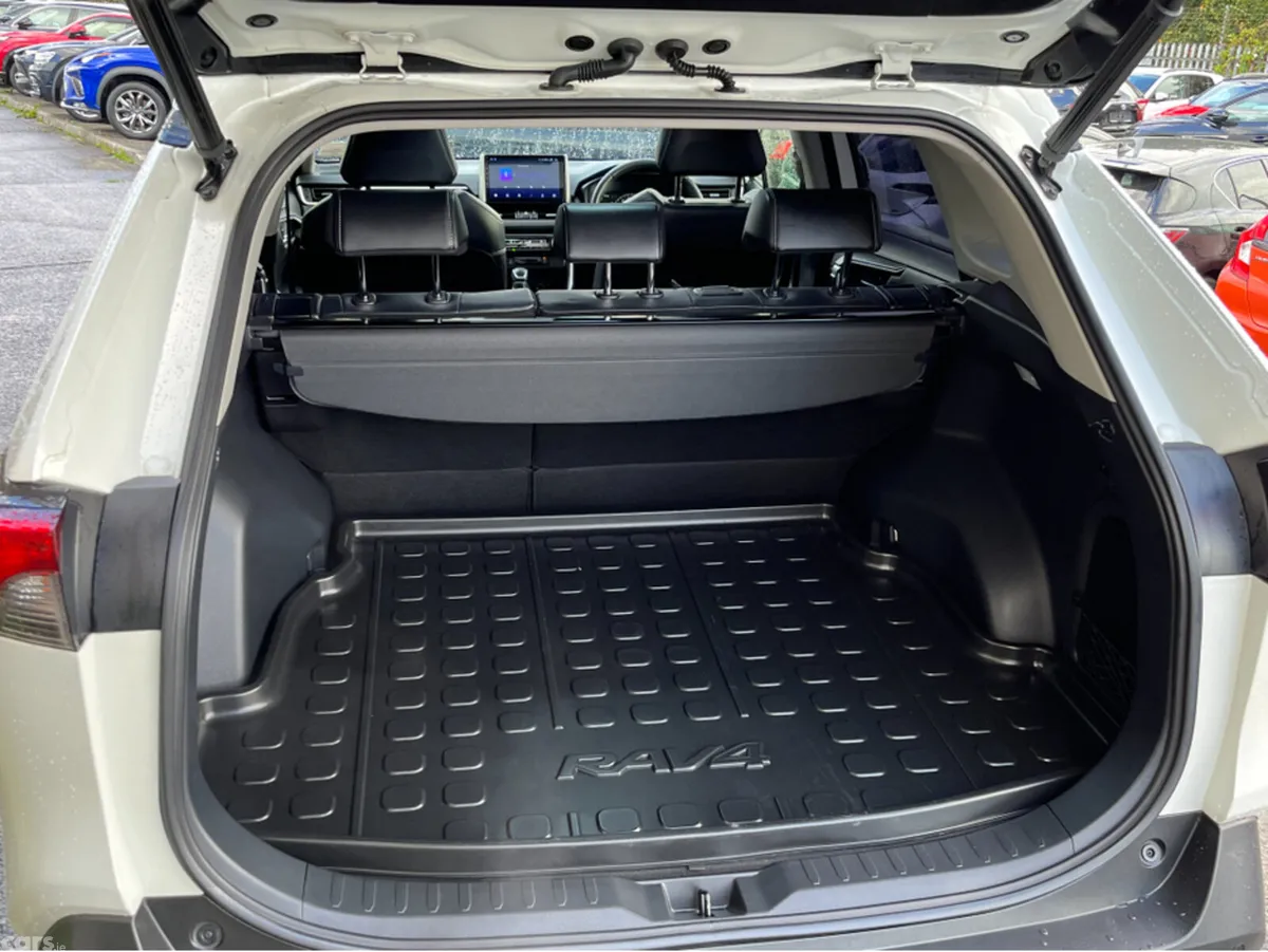 Toyota RAV4 SUV, Petrol Hybrid, 2019, White