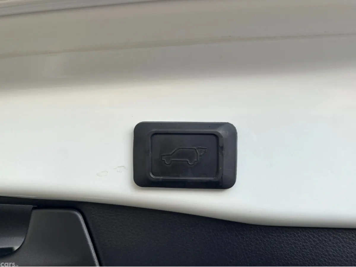 Toyota RAV4 SUV, Petrol Hybrid, 2019, White