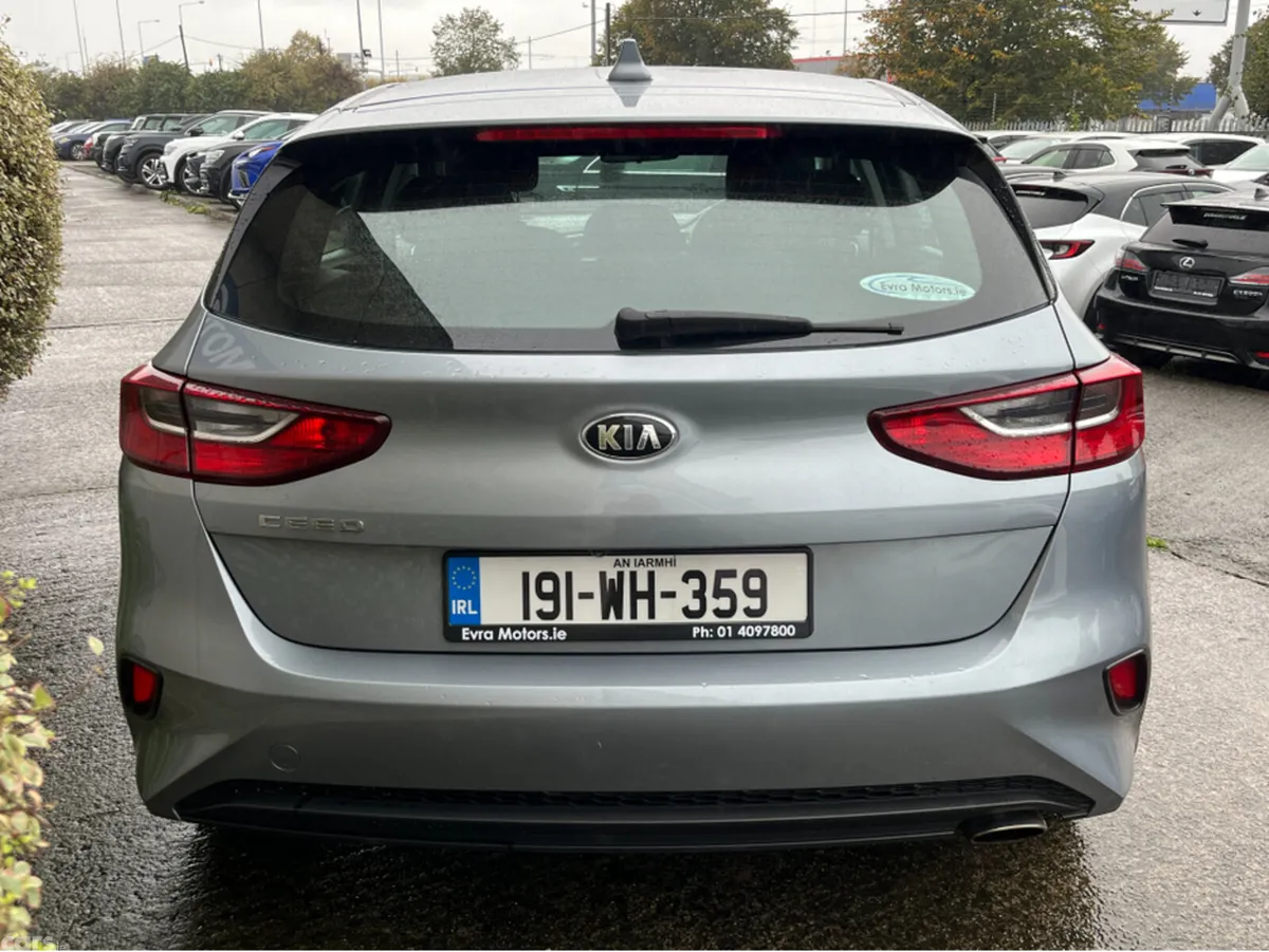 Kia Ceed Hatchback, Petrol, 2019, Grey
