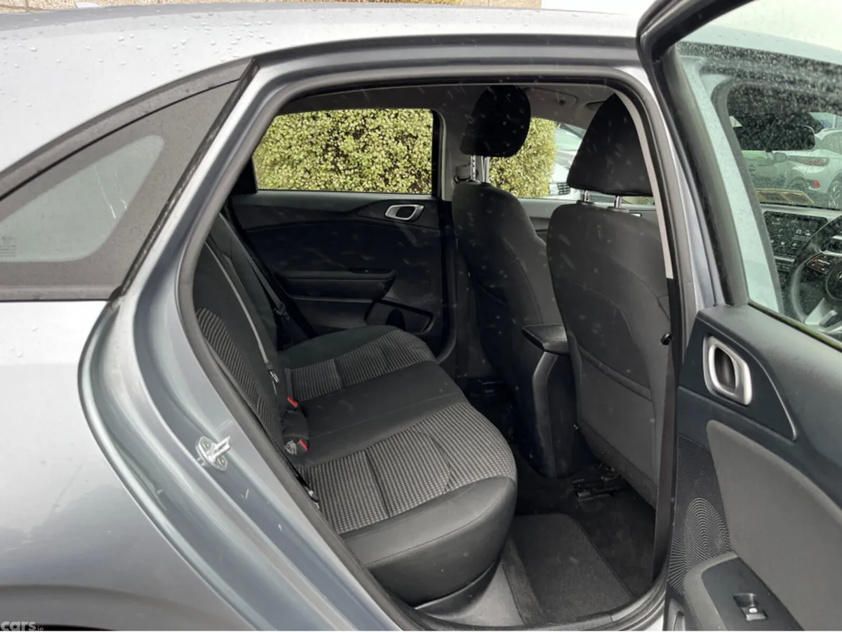 Kia Ceed Hatchback, Petrol, 2019, Grey