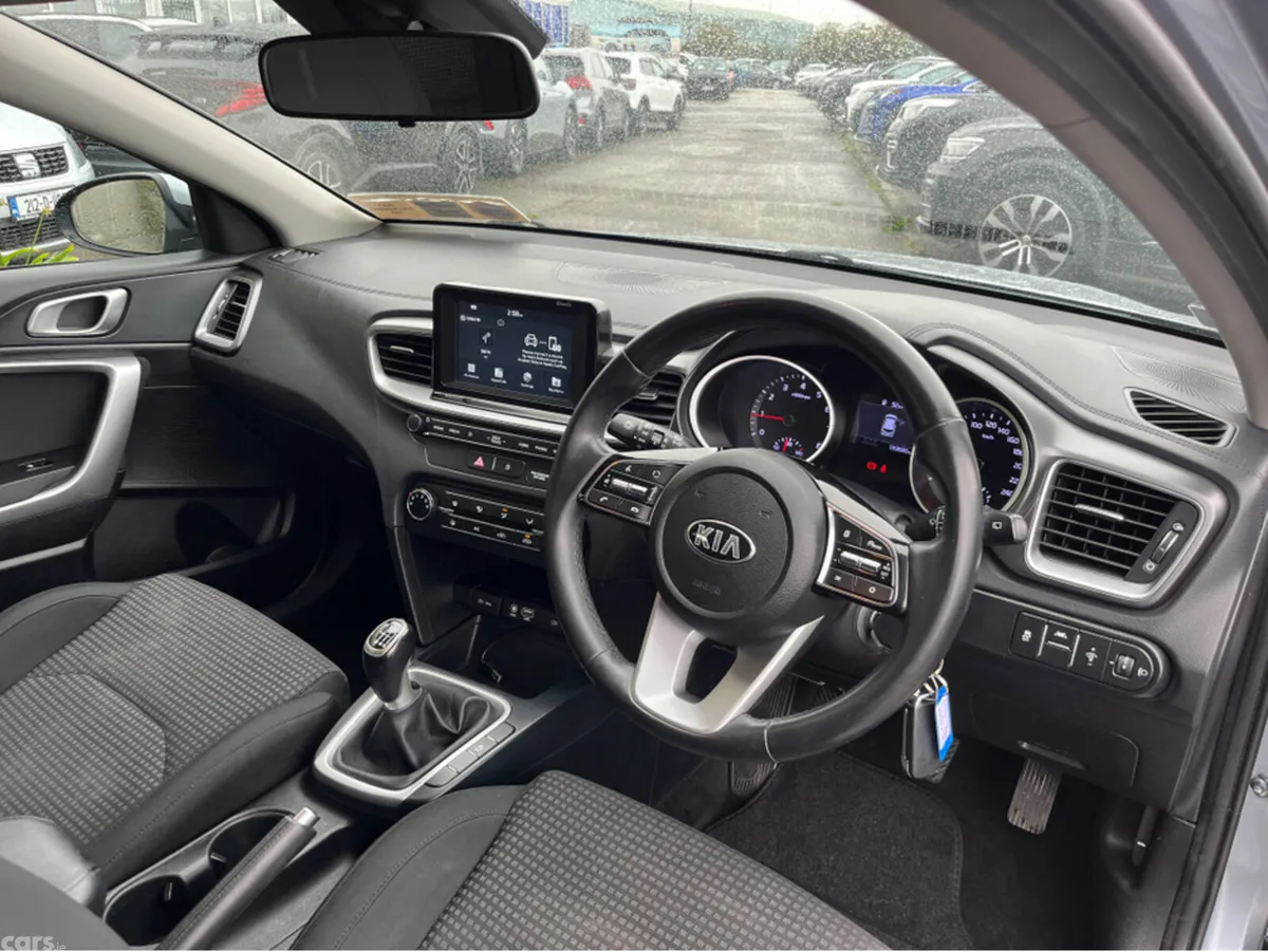 Kia Ceed Hatchback, Petrol, 2019, Grey
