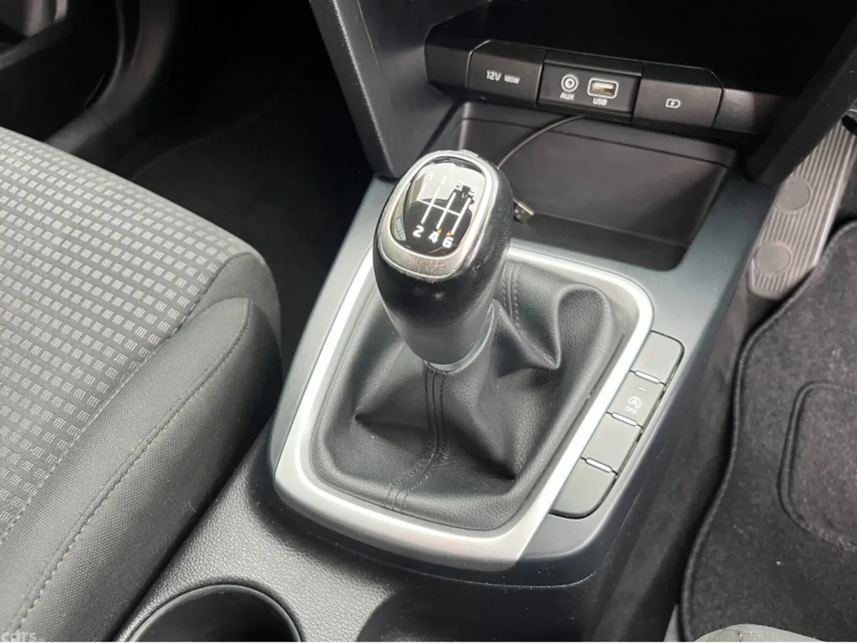 Kia Ceed Hatchback, Petrol, 2019, Grey