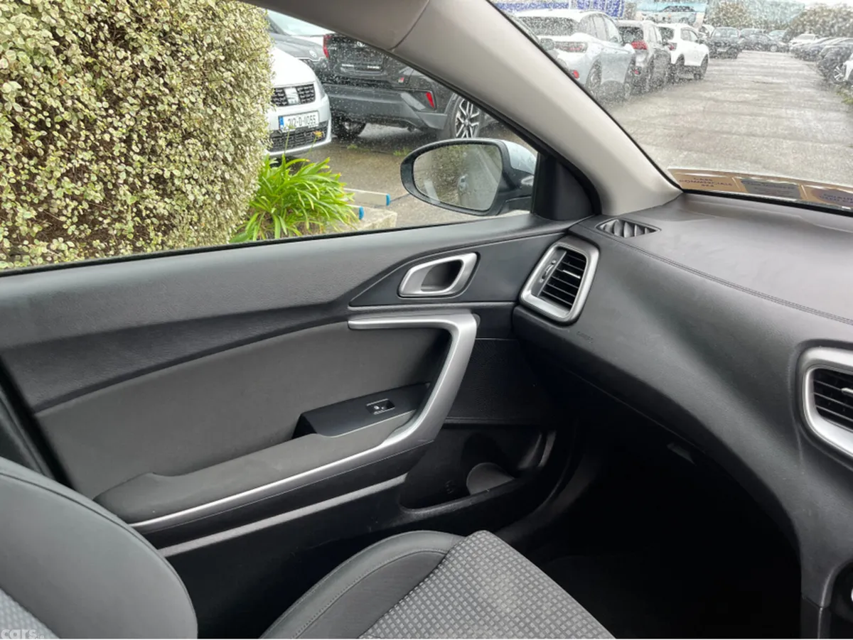 Kia Ceed Hatchback, Petrol, 2019, Grey
