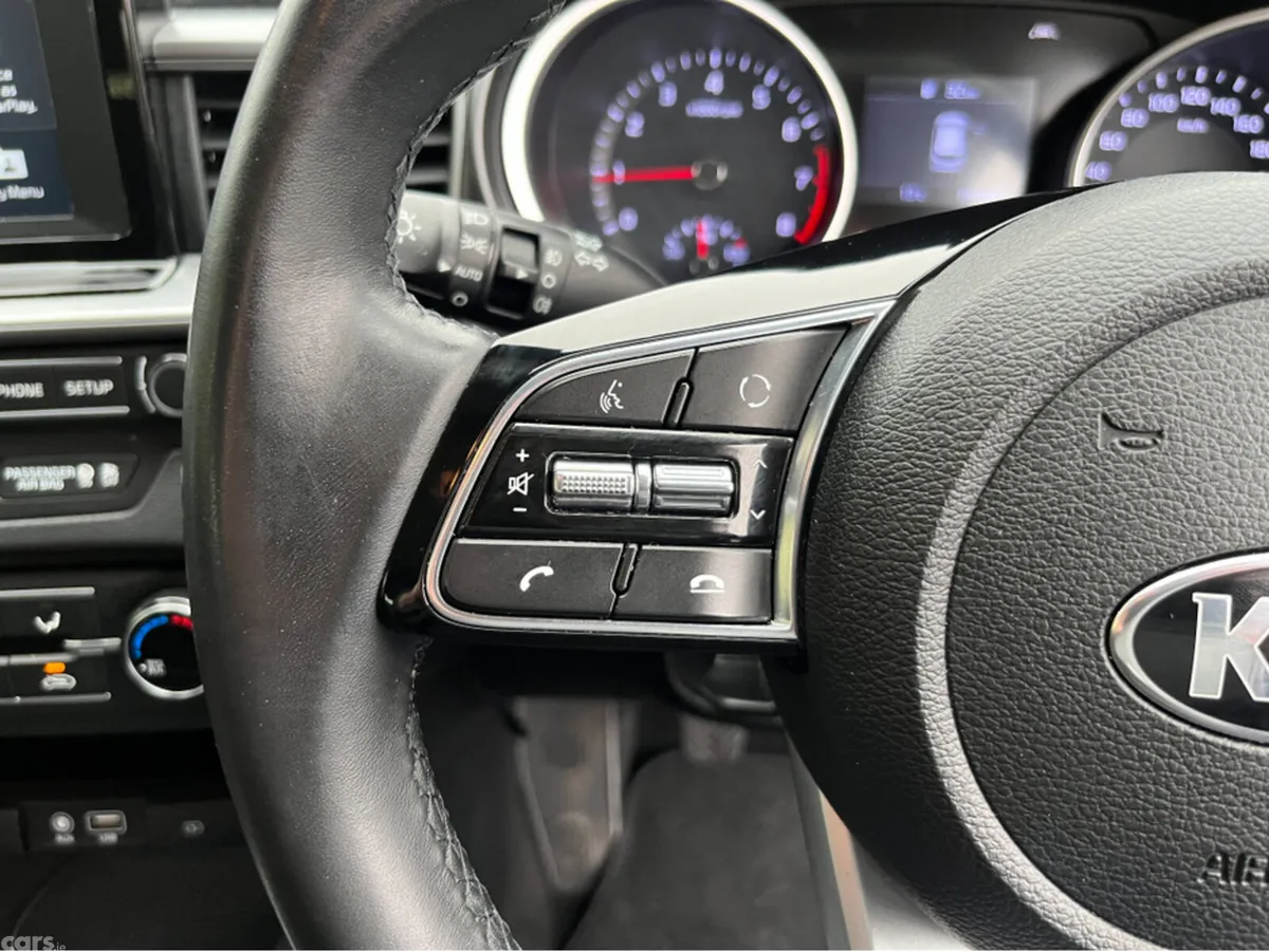 Kia Ceed Hatchback, Petrol, 2019, Grey