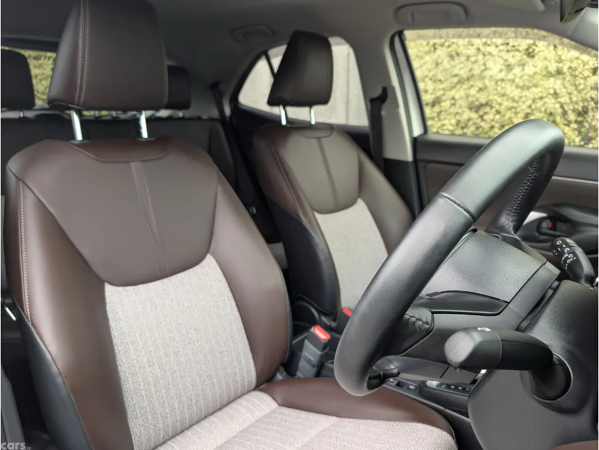 Toyota Yaris Cross Hatchback, Petrol Hybrid, 2022, White