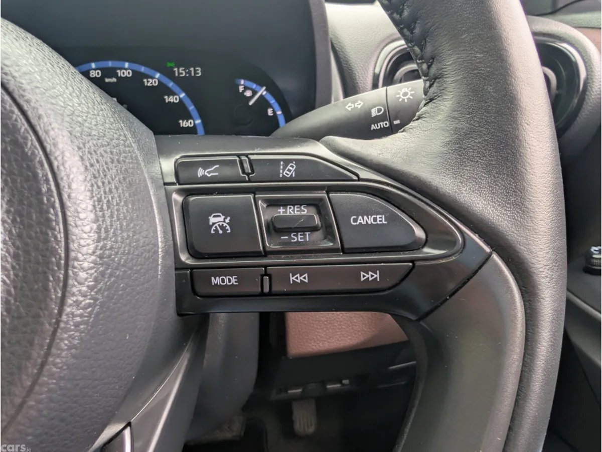 Toyota Yaris Cross Hatchback, Petrol Hybrid, 2022, White