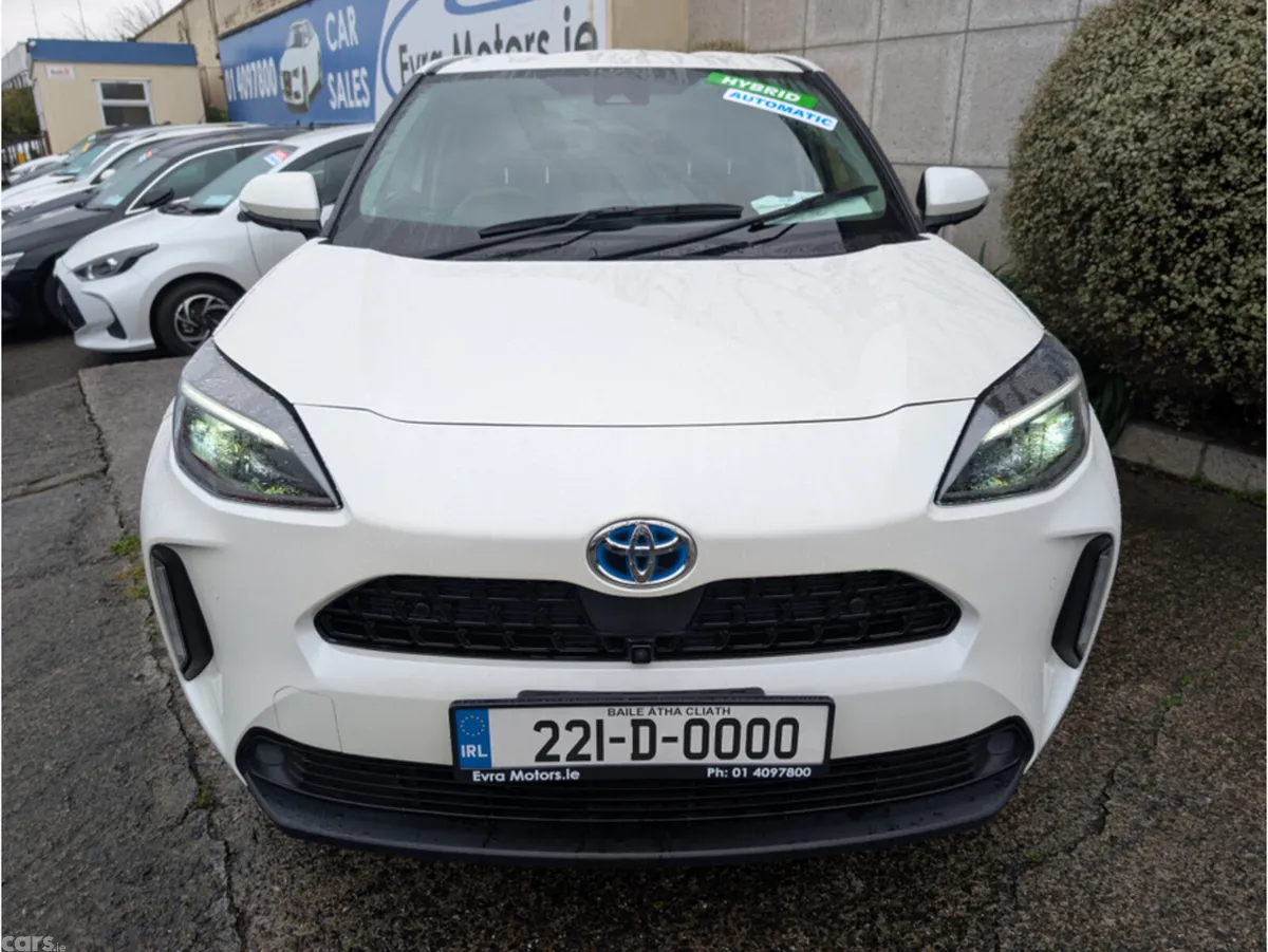 Toyota Yaris Cross Hatchback, Petrol Hybrid, 2022, White