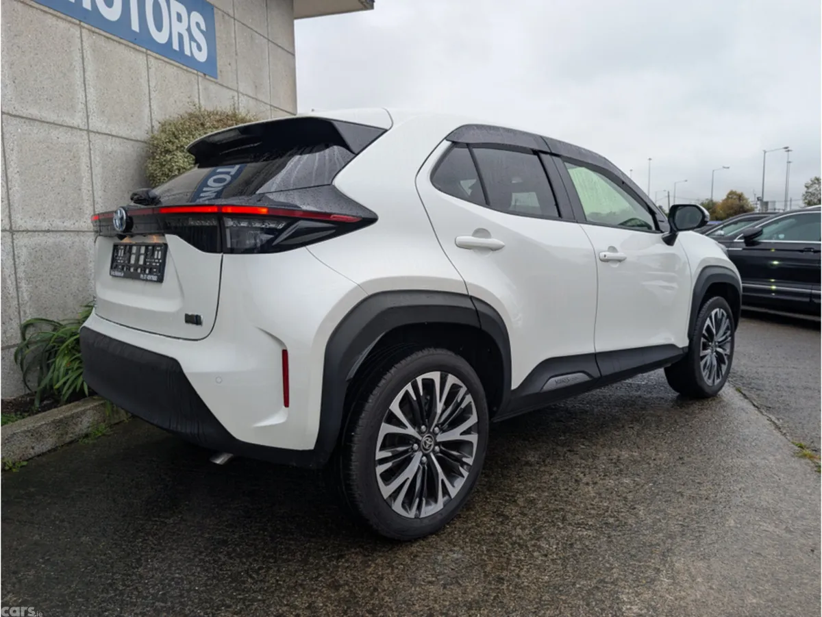 Toyota Yaris Cross Hatchback, Petrol Hybrid, 2022, White