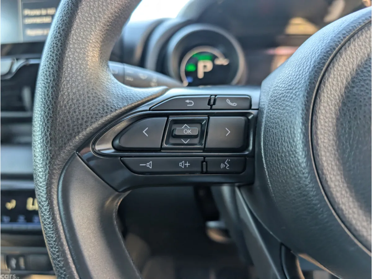 Toyota Yaris Hatchback, Petrol Hybrid, 2022, White