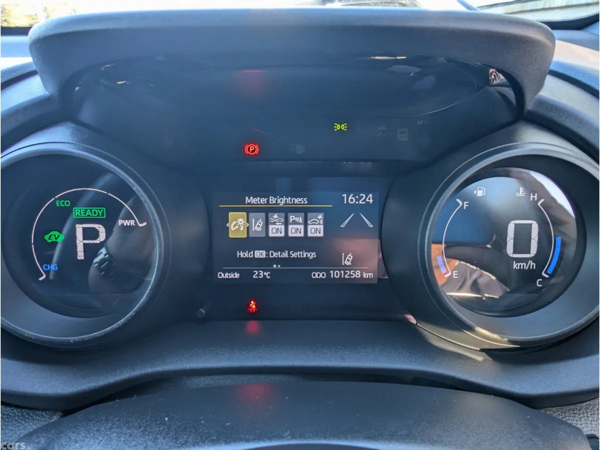 Toyota Yaris Hatchback, Petrol Hybrid, 2022, White