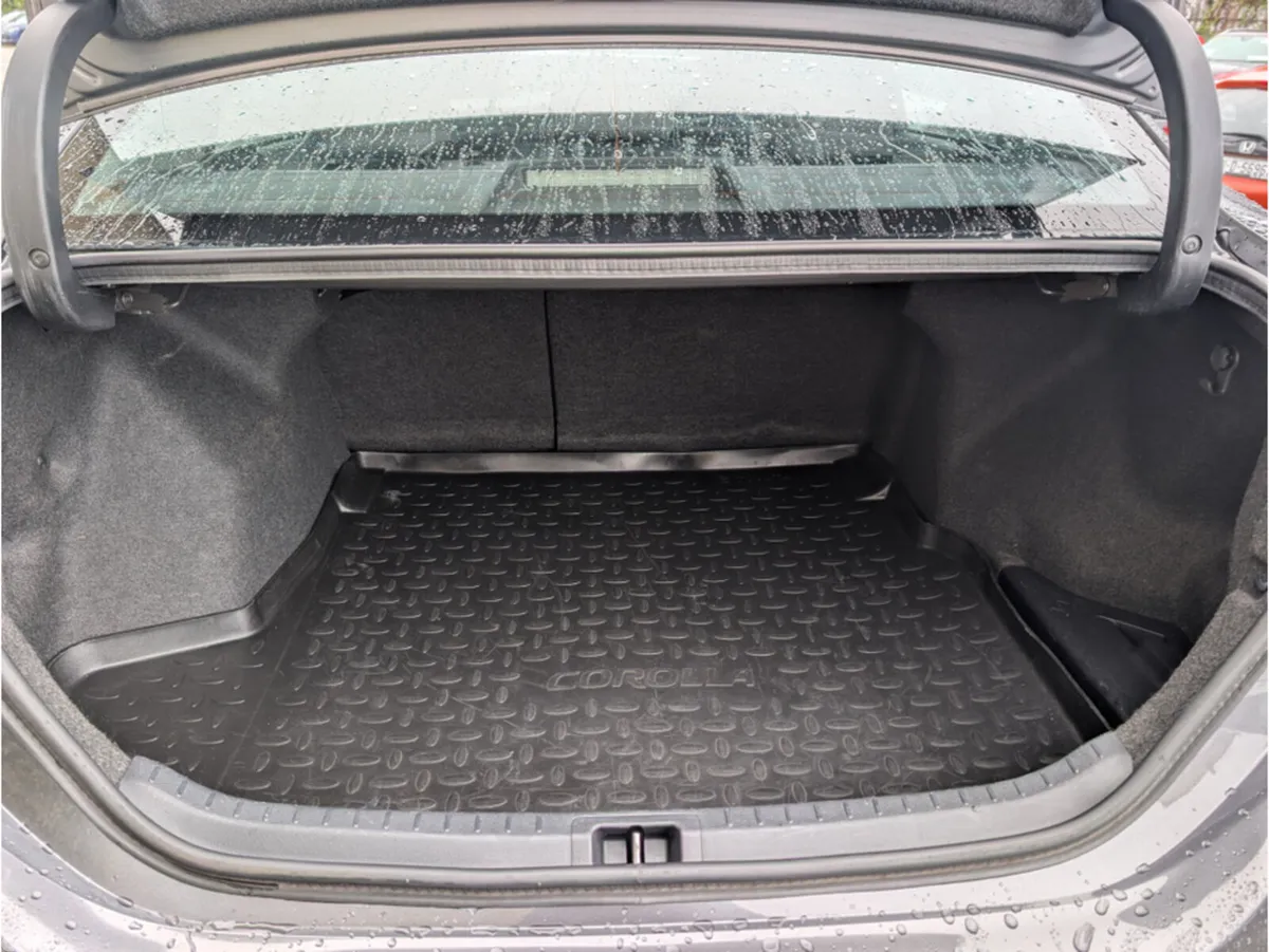 Toyota Corolla Saloon, Petrol, 2017, Grey
