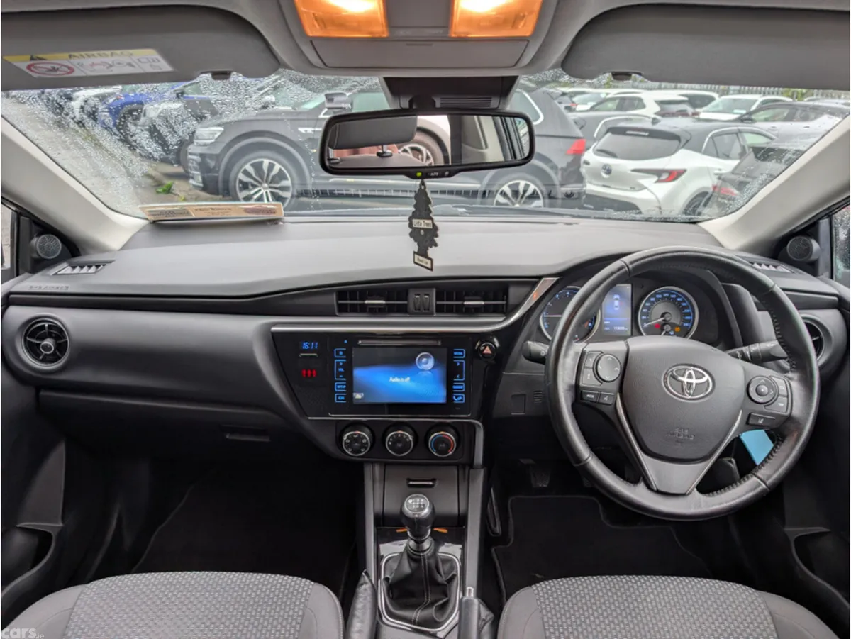 Toyota Corolla Saloon, Petrol, 2017, Grey