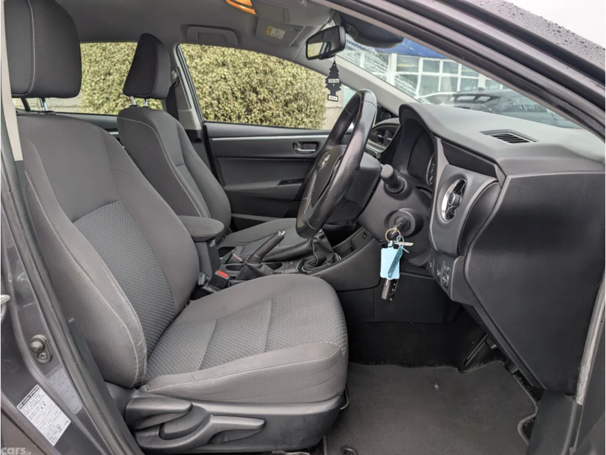 Toyota Corolla Saloon, Petrol, 2017, Grey