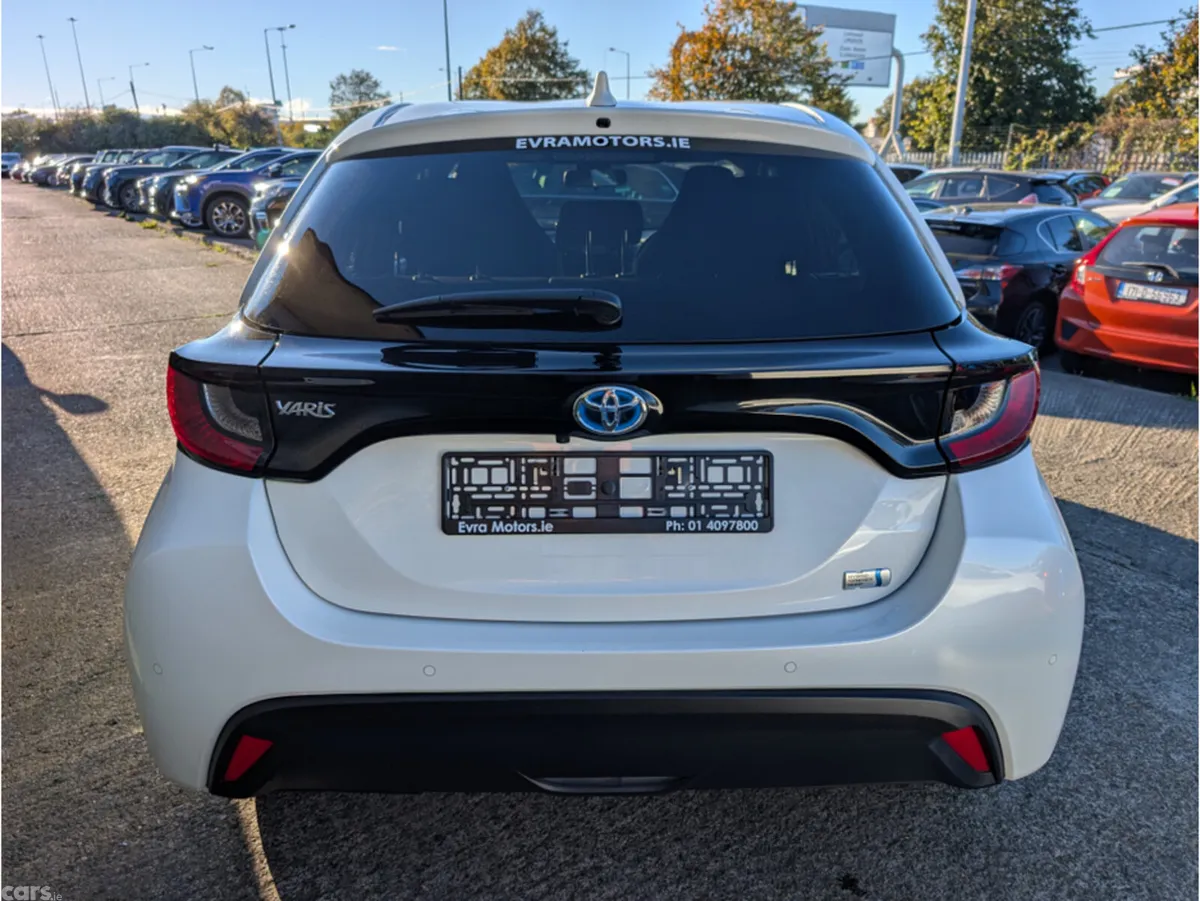 Toyota Yaris Hatchback, Petrol Hybrid, 2022, White