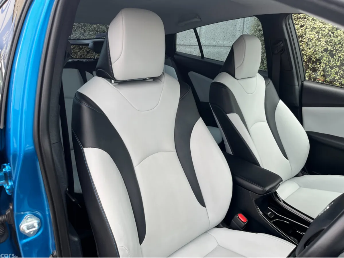 Toyota Prius Saloon, Petrol Hybrid, 2019, Blue