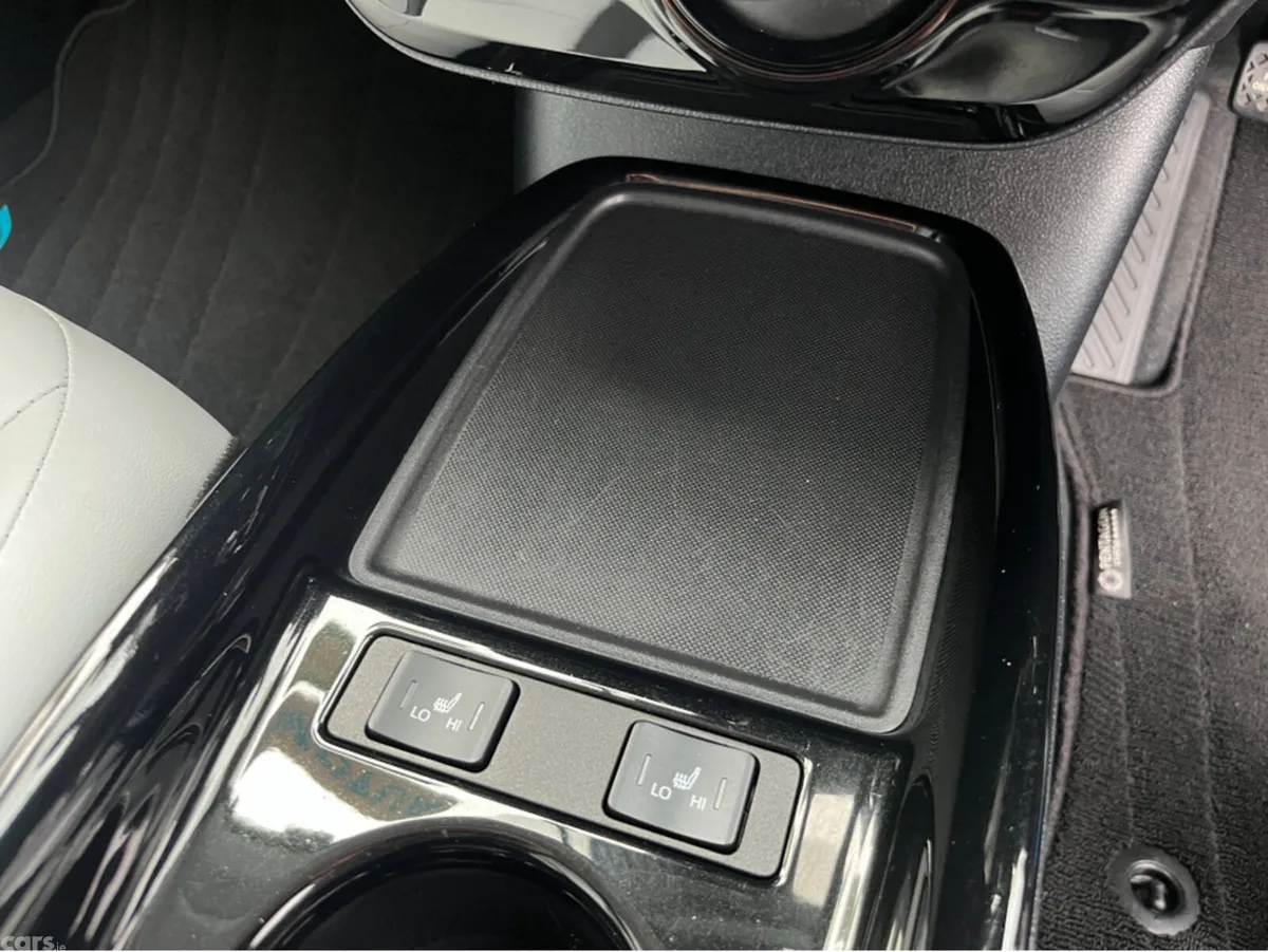 Toyota Prius Saloon, Petrol Hybrid, 2019, Blue