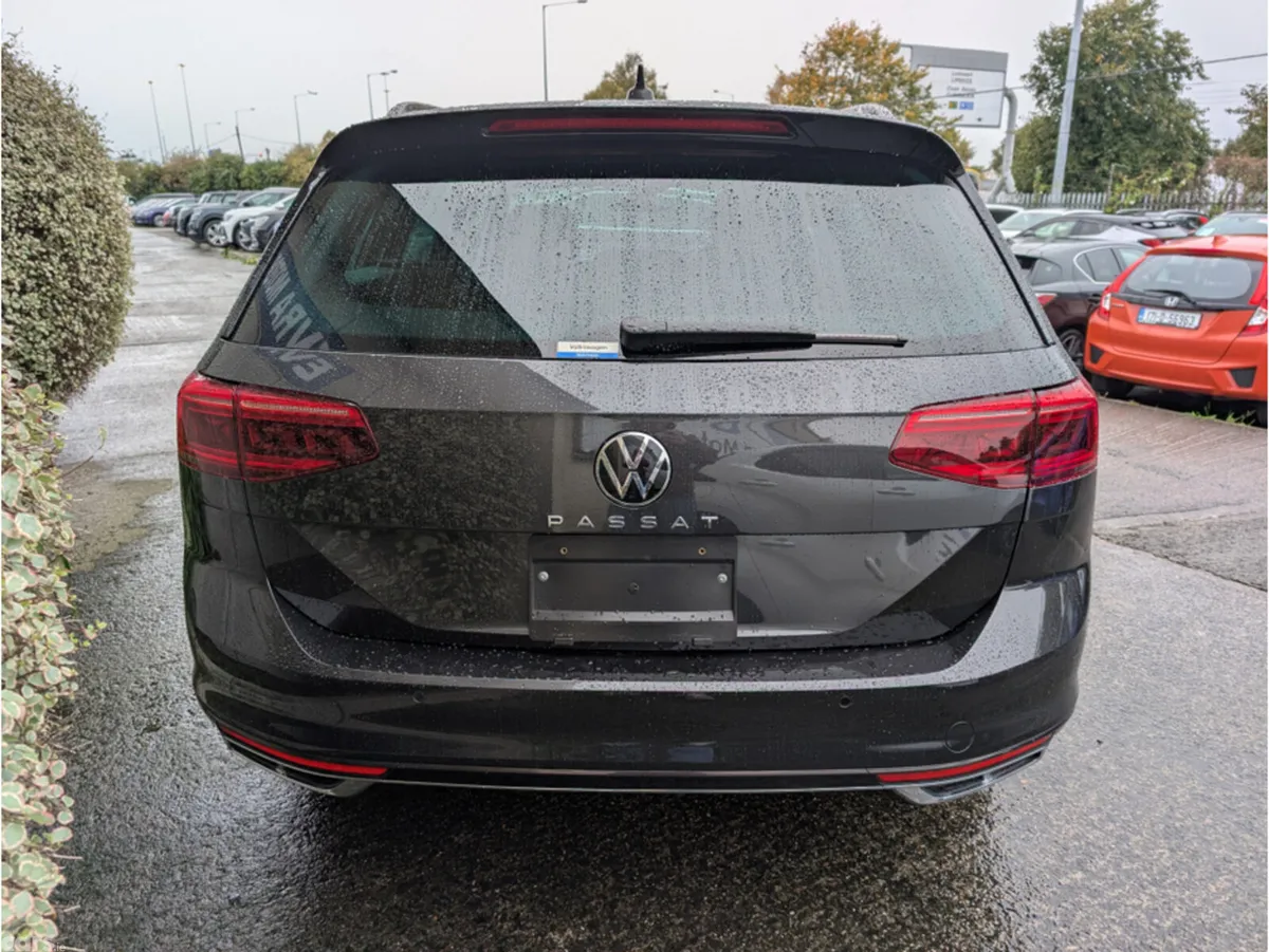 Volkswagen Passat Estate, Diesel, 2023, Grey