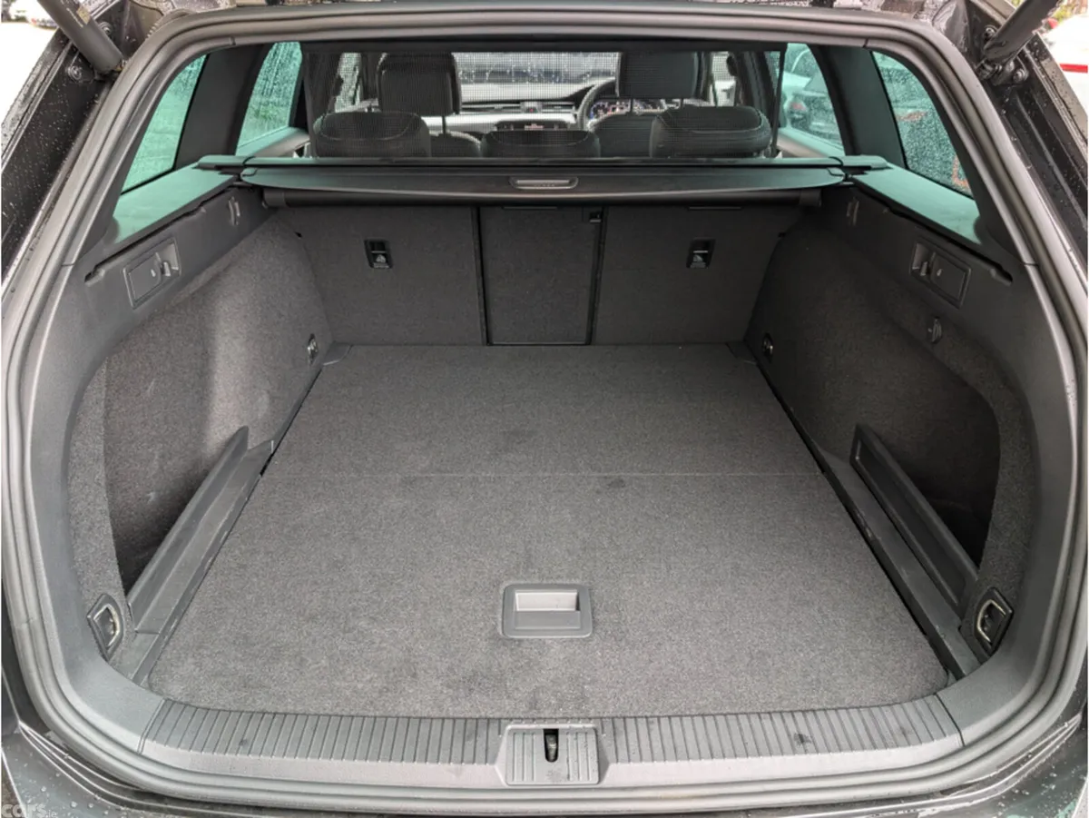 Volkswagen Passat Estate, Diesel, 2023, Grey