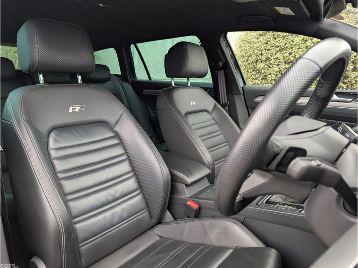 Volkswagen Passat Estate, Diesel, 2023, Grey