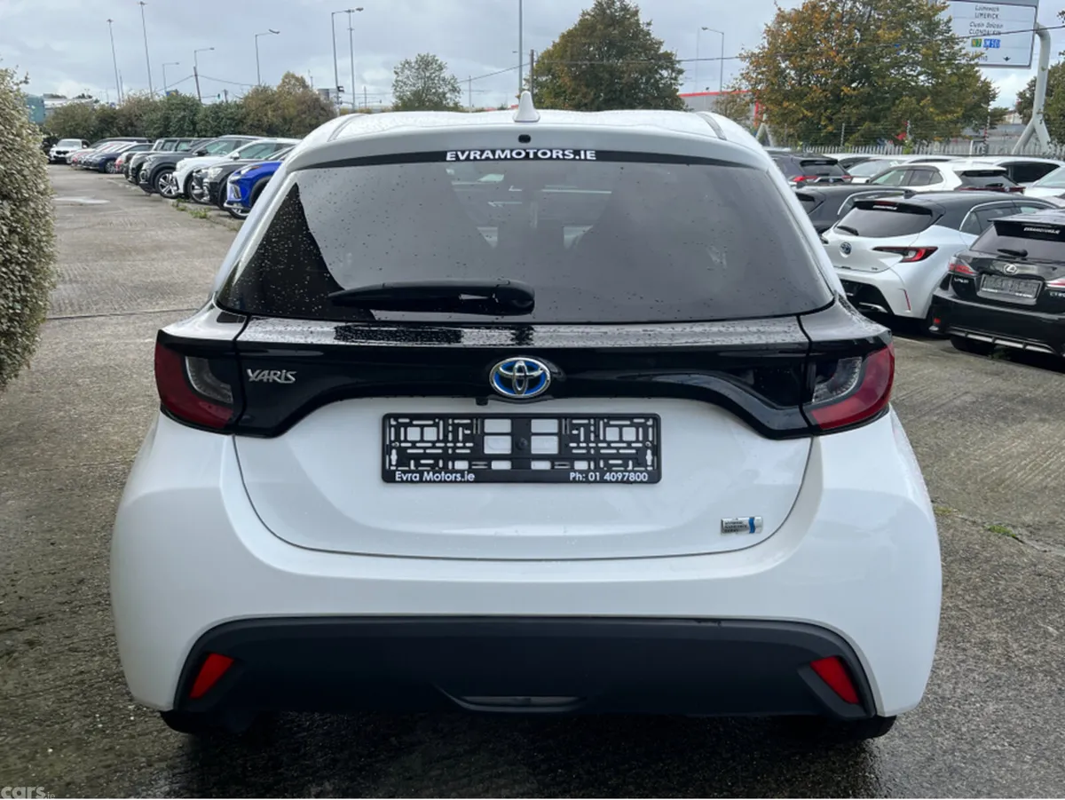 Toyota Yaris Hatchback, Petrol Hybrid, 2023, White