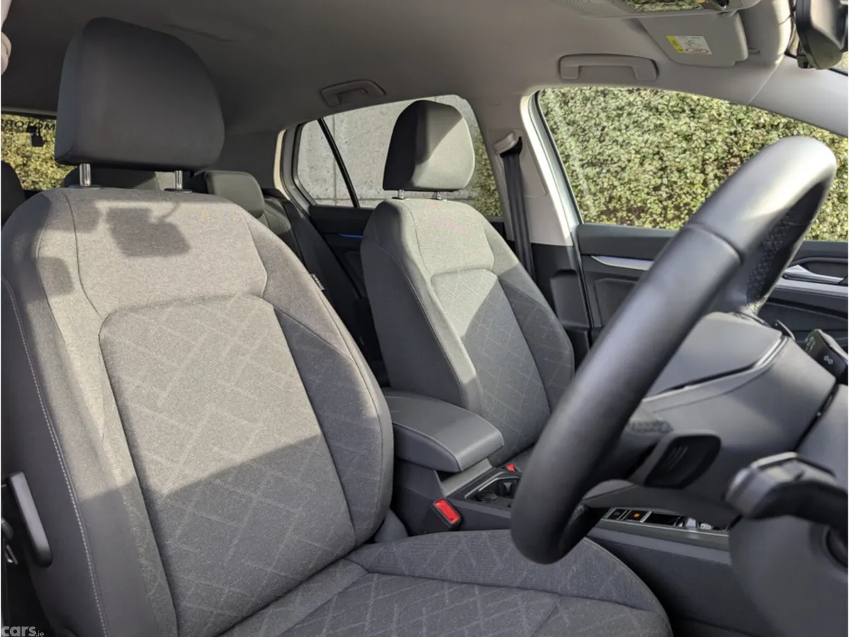 Volkswagen Golf Hatchback, Diesel, 2024, White