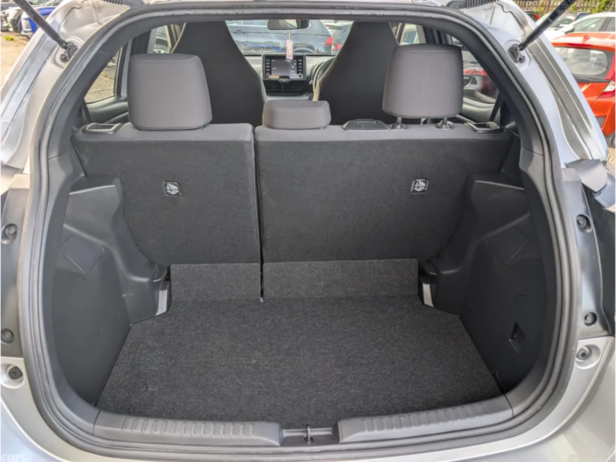 Toyota Yaris Hatchback, Petrol Hybrid, 2023, Silver