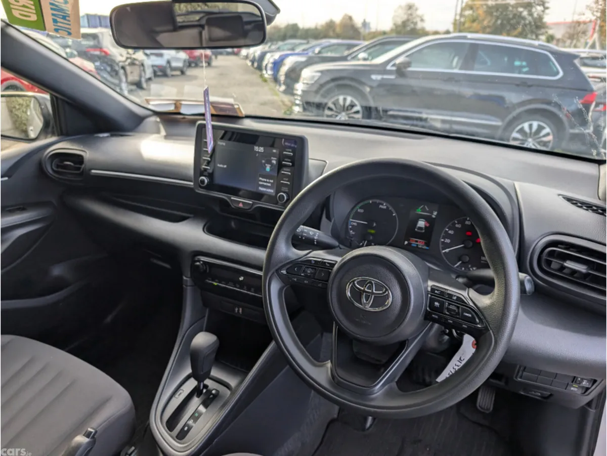 Toyota Yaris Hatchback, Petrol Hybrid, 2023, Silver