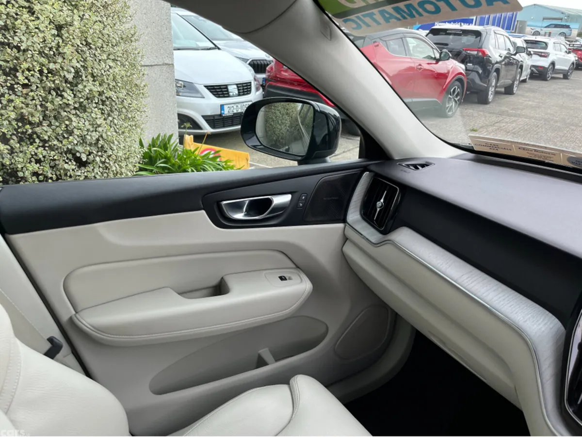 Volvo XC60 SUV, Petrol Plug-in Hybrid, 2024, Blue
