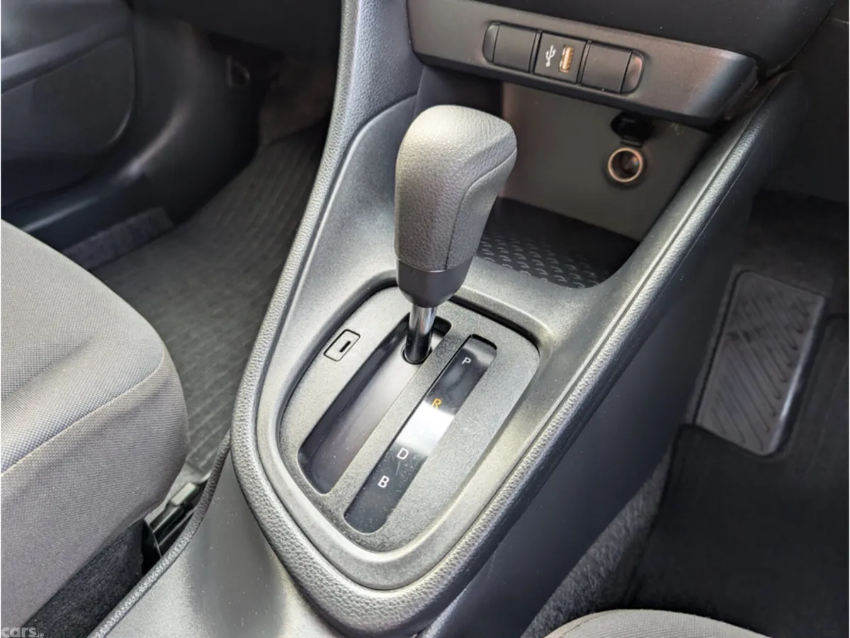 Toyota Yaris Hatchback, Petrol Hybrid, 2023, Silver