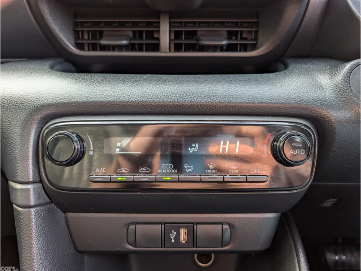 Toyota Yaris Hatchback, Petrol Hybrid, 2023, Silver
