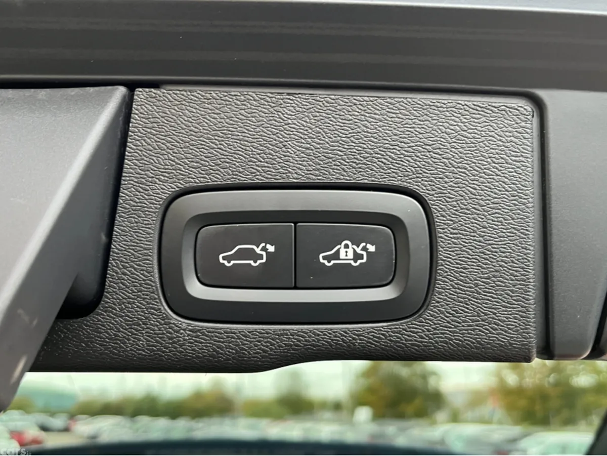 Volvo XC60 SUV, Petrol Plug-in Hybrid, 2024, Blue
