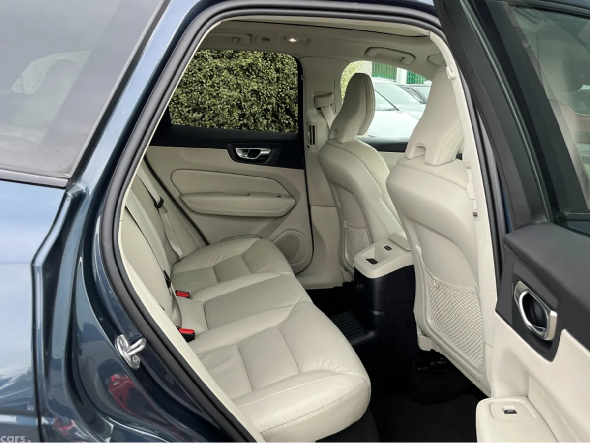 Volvo XC60 SUV, Petrol Plug-in Hybrid, 2024, Blue