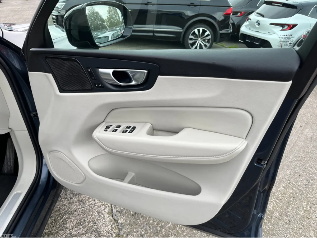 Volvo XC60 SUV, Petrol Plug-in Hybrid, 2024, Blue
