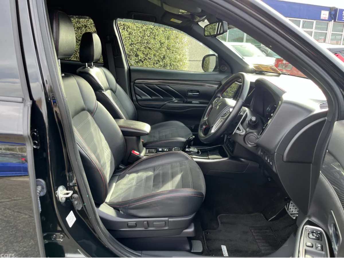 Mitsubishi Outlander SUV, Petrol Plug-in Hybrid, 2021, Black