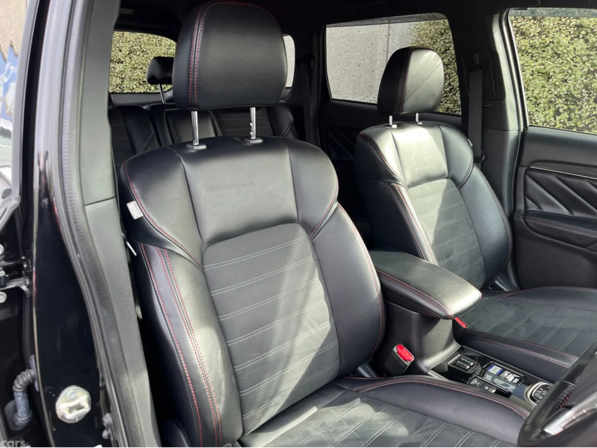 Mitsubishi Outlander SUV, Petrol Plug-in Hybrid, 2021, Black