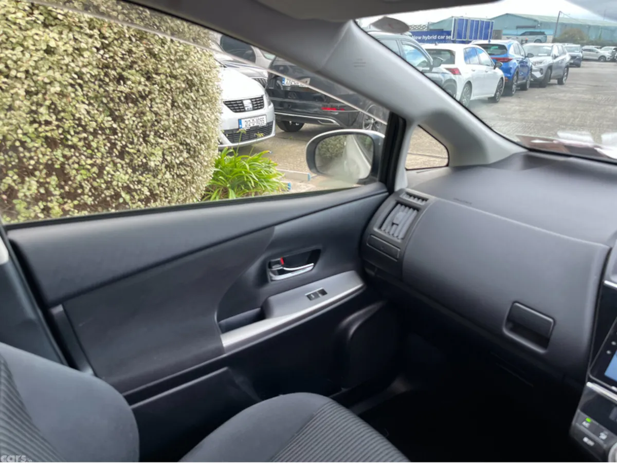 Toyota Prius MPV, Petrol Hybrid, 2019, White