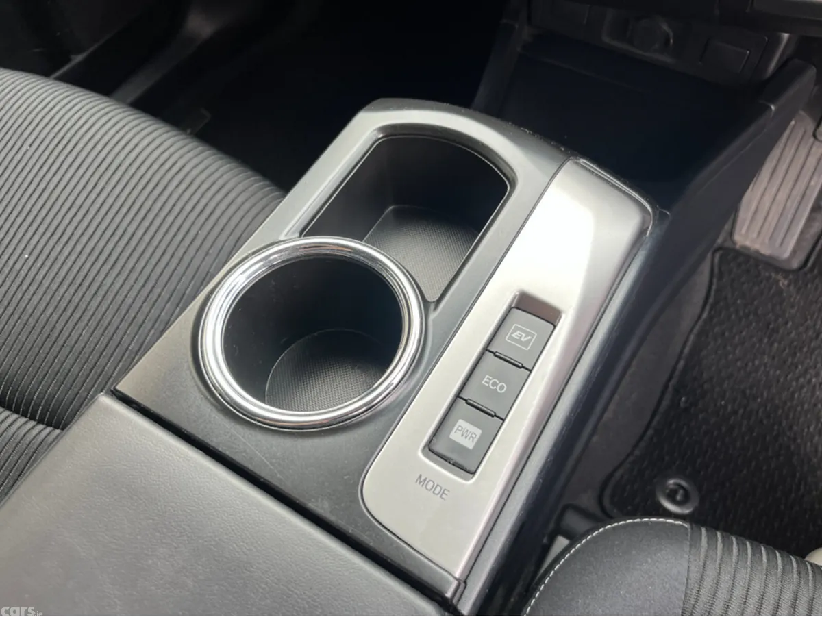 Toyota Prius MPV, Petrol Hybrid, 2019, White