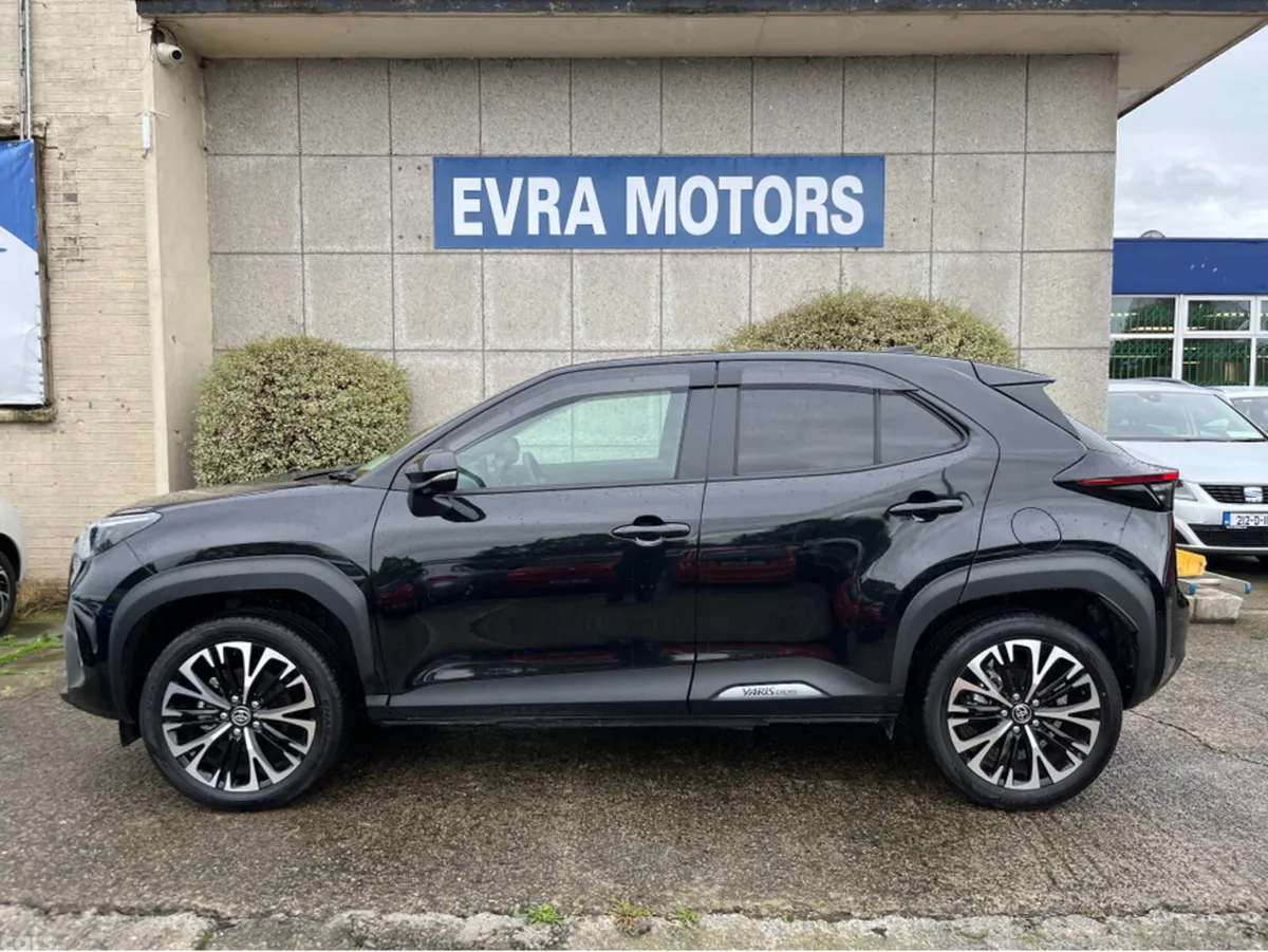 Toyota Yaris Cross SUV, Petrol Hybrid, 2025, Black