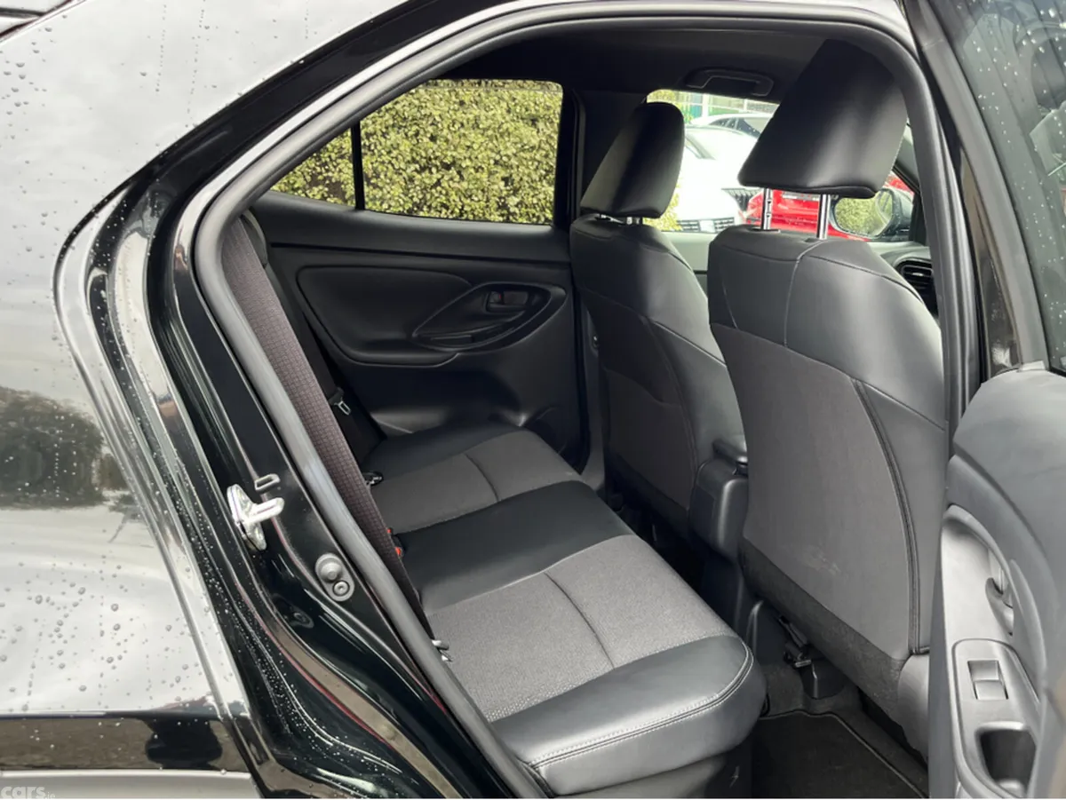 Toyota Yaris Cross SUV, Petrol Hybrid, 2025, Black